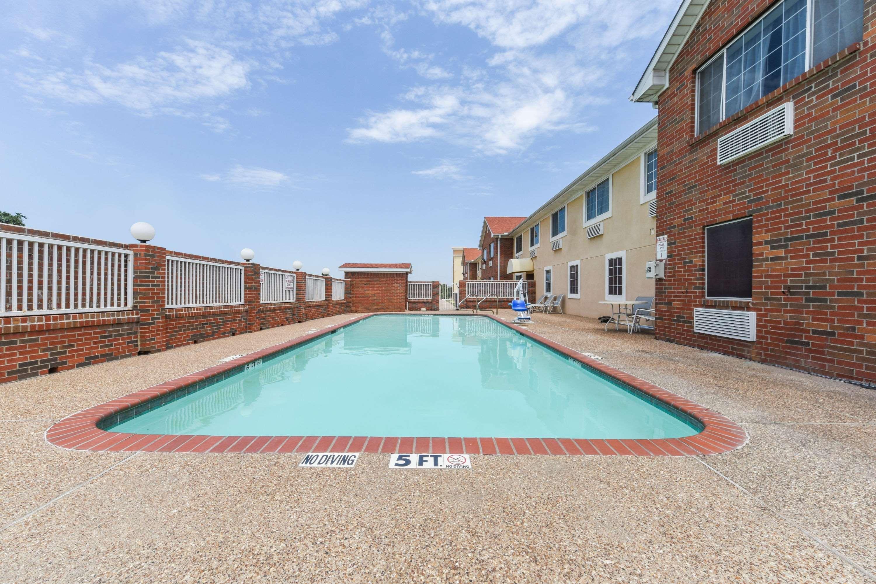 Super 8 By Wyndham Burleson Fort Worth Area Екстериор снимка