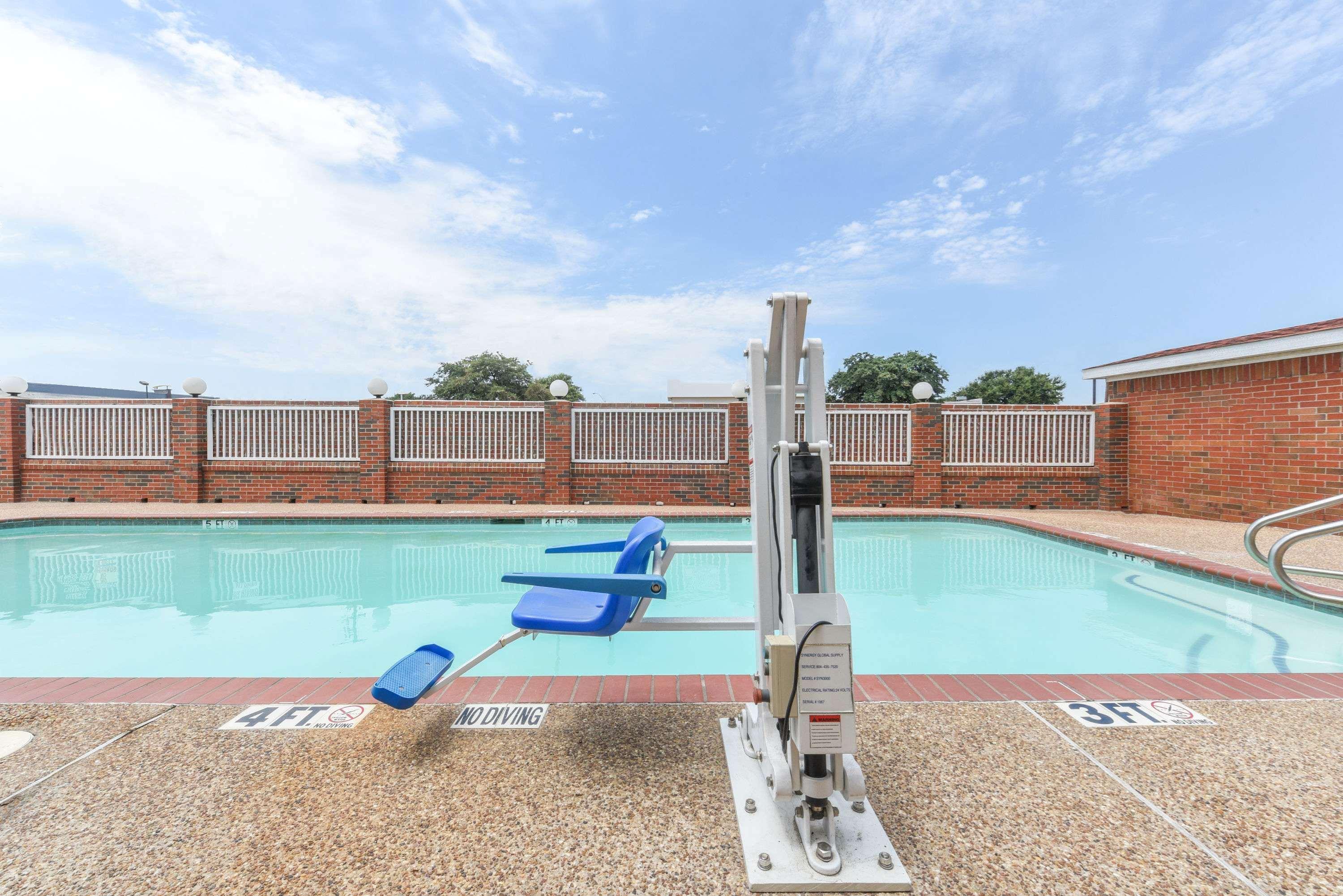 Super 8 By Wyndham Burleson Fort Worth Area Екстериор снимка