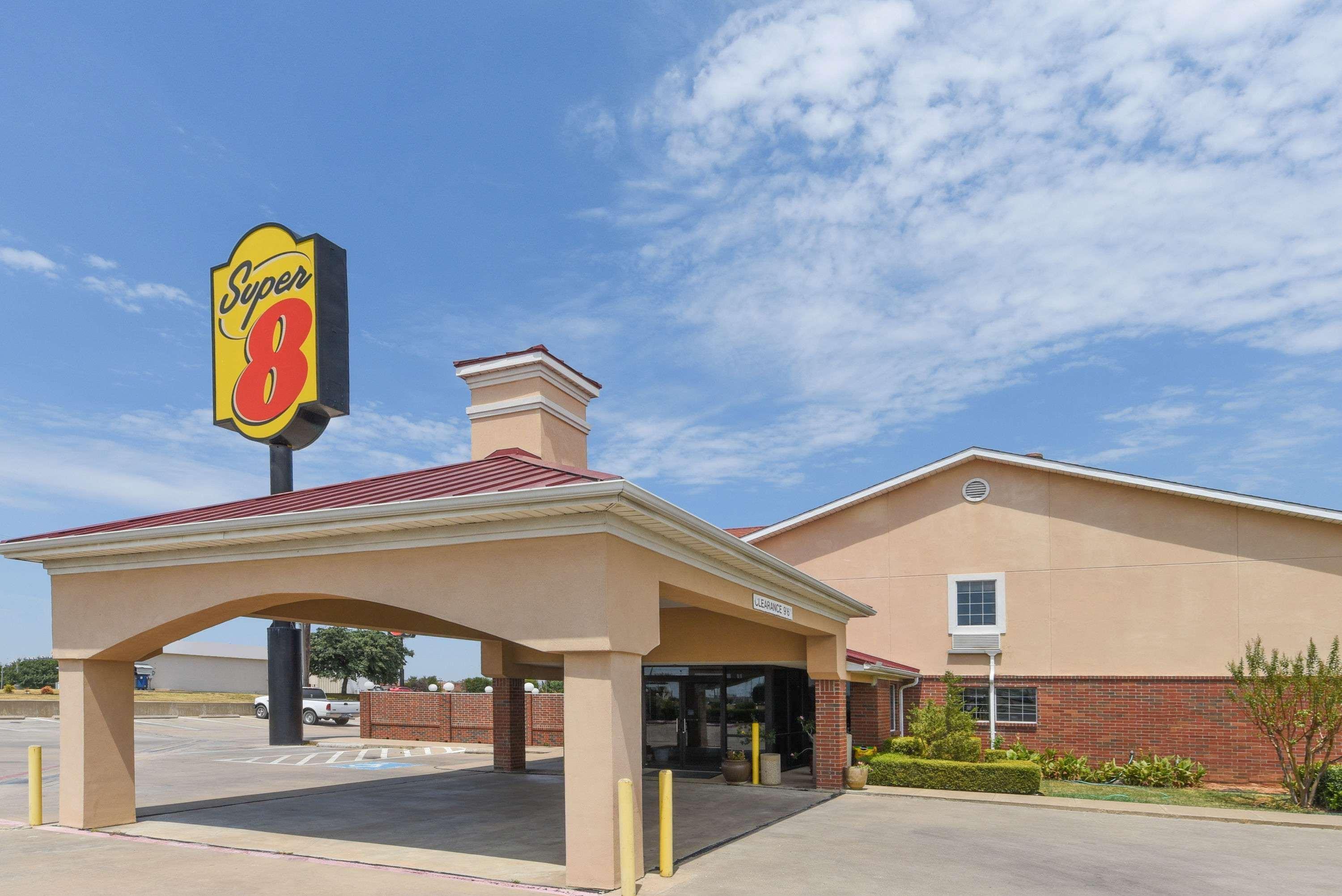 Super 8 By Wyndham Burleson Fort Worth Area Екстериор снимка