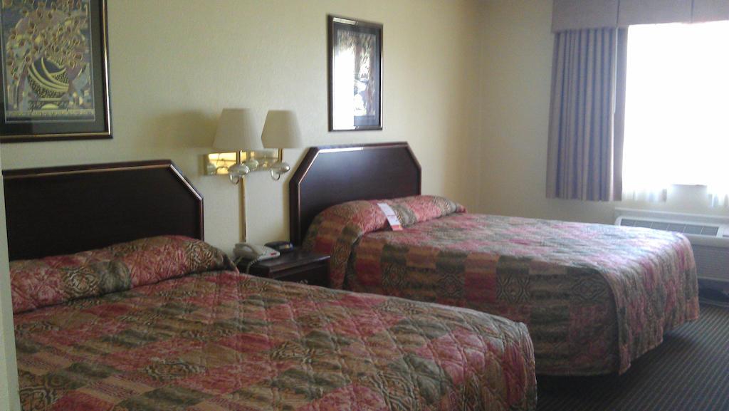 Super 8 By Wyndham Burleson Fort Worth Area Стая снимка