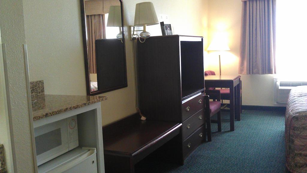 Super 8 By Wyndham Burleson Fort Worth Area Стая снимка